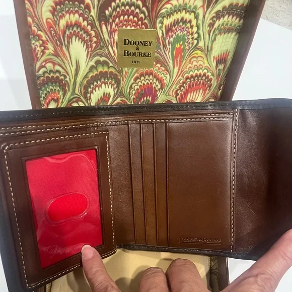 Vintage Dooney & Bourke Bifold Distressed Leather Wallet. Dark Brown. - Picture 5 of 7